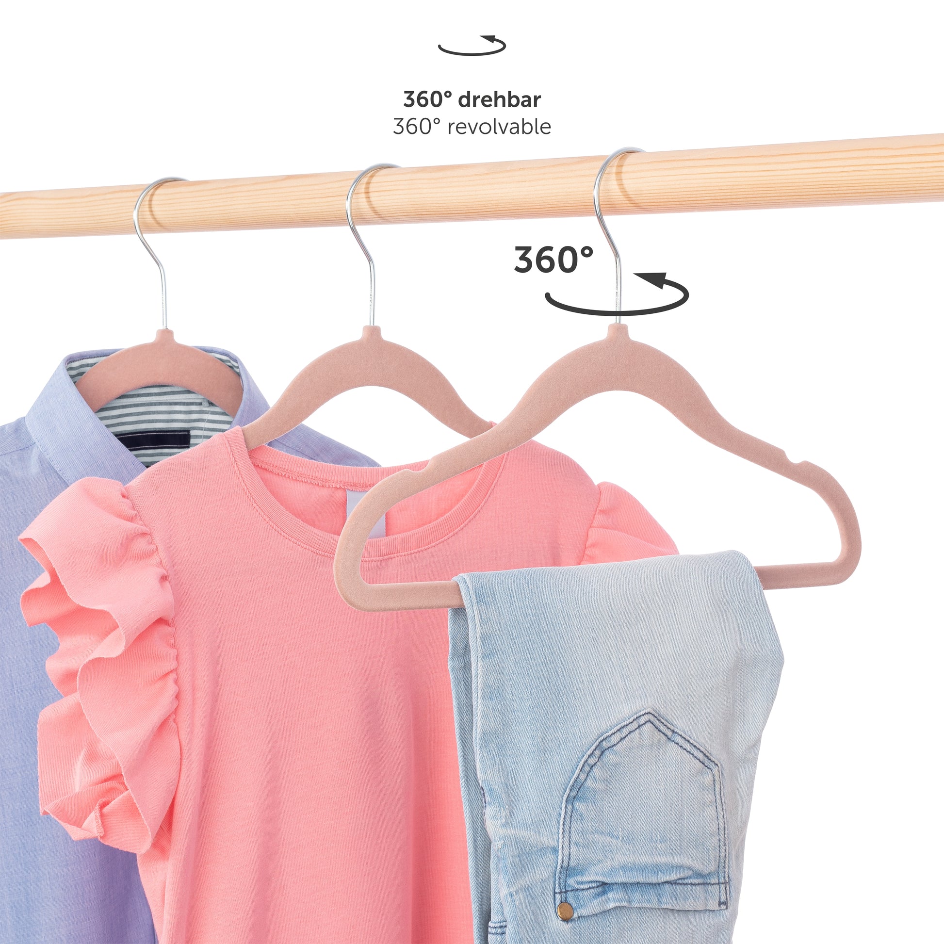 Kinderkleidung auf rose Bügeln an einer Kleiderstange hängend mit Hinweis auf die 360 Grad drehbaren Haken